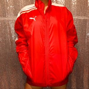 ✨RED PUMA WINDBREAKER✨